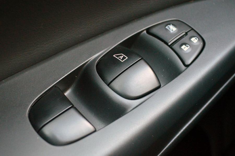  Nissan Sentra 2013 года  (фото 42 из 74)